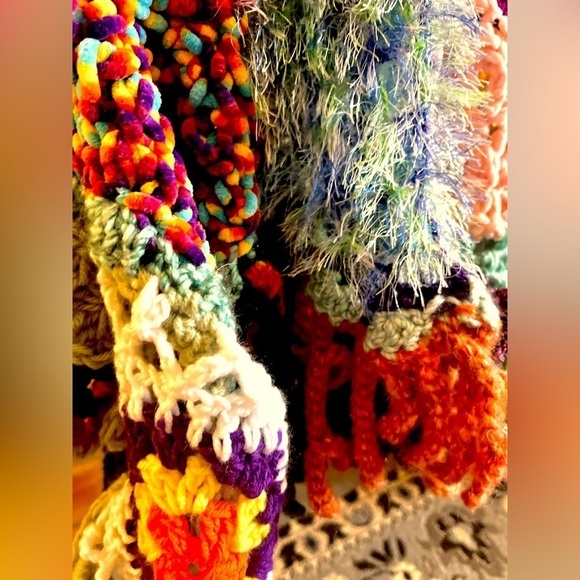 HANDMADE FREE FORM CROCHETED CAPE - Picture 10 of 15